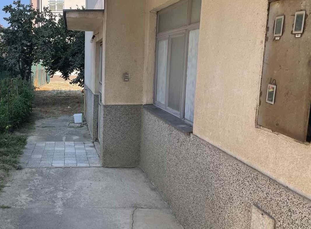 1067